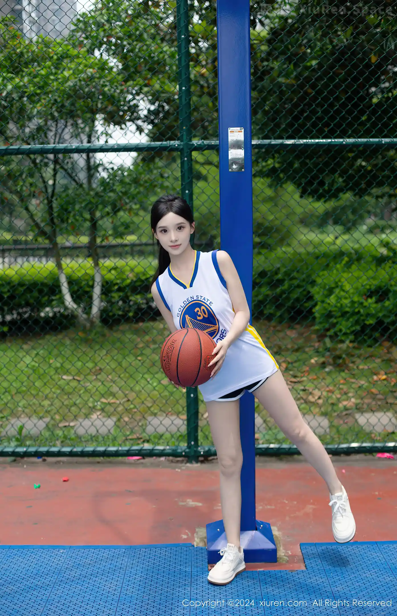 图片[5]-[Xiuren秀人网] 2024.09.30 VOL.9240 模特合集女神小逗逗＆陆萱萱性感白色内衣秀完美身材诱惑写真80P-秀人网官方网站